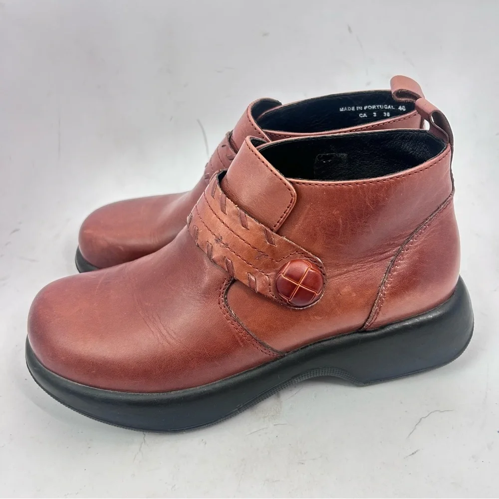 DANSKO Women Vtg Brown Leather Button Strap Ankle Boot Size 40 9.5
